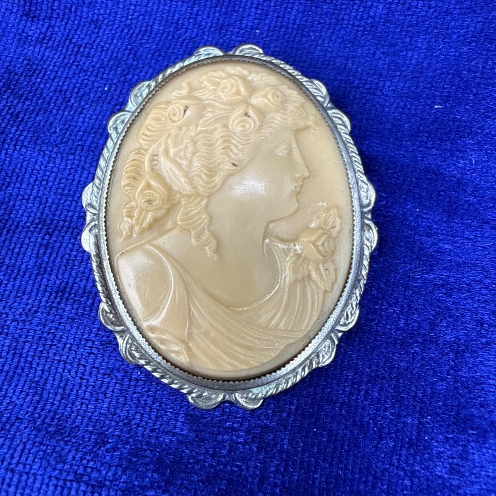 Vintage Cameo Brooch Silver Tone Molded‎ Celluloid Lightweight